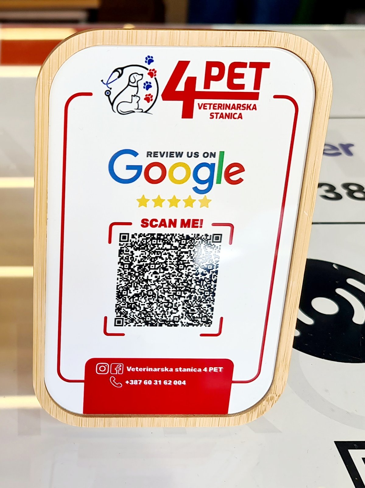 Tabla 4PET Veterinarske stanice s logom i QR kodom za Google recenzije
